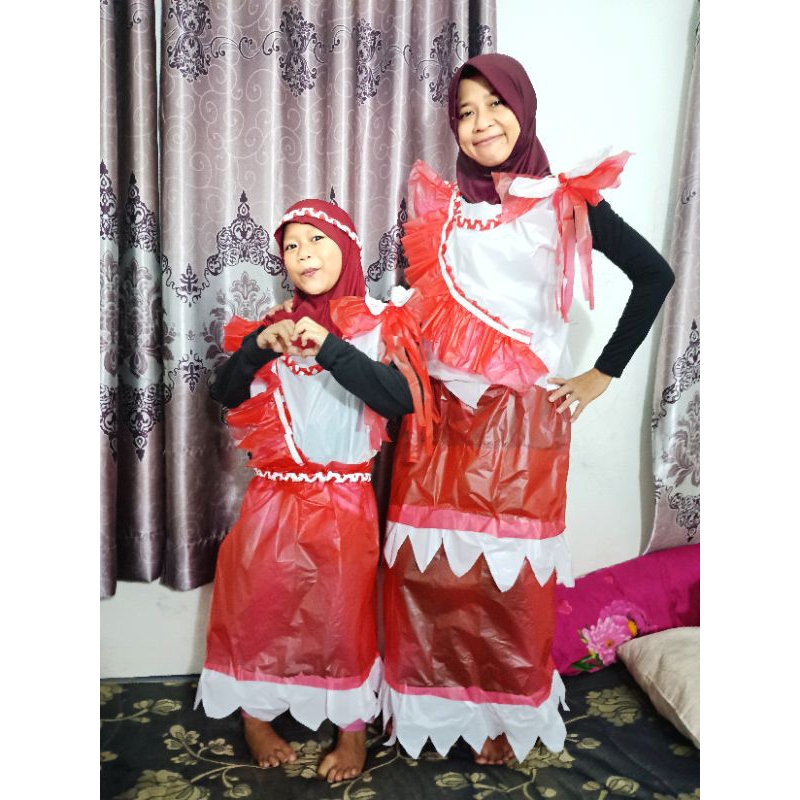 Kostum karnaval merah putih dari plastik kresek-lomba kostum-agustus