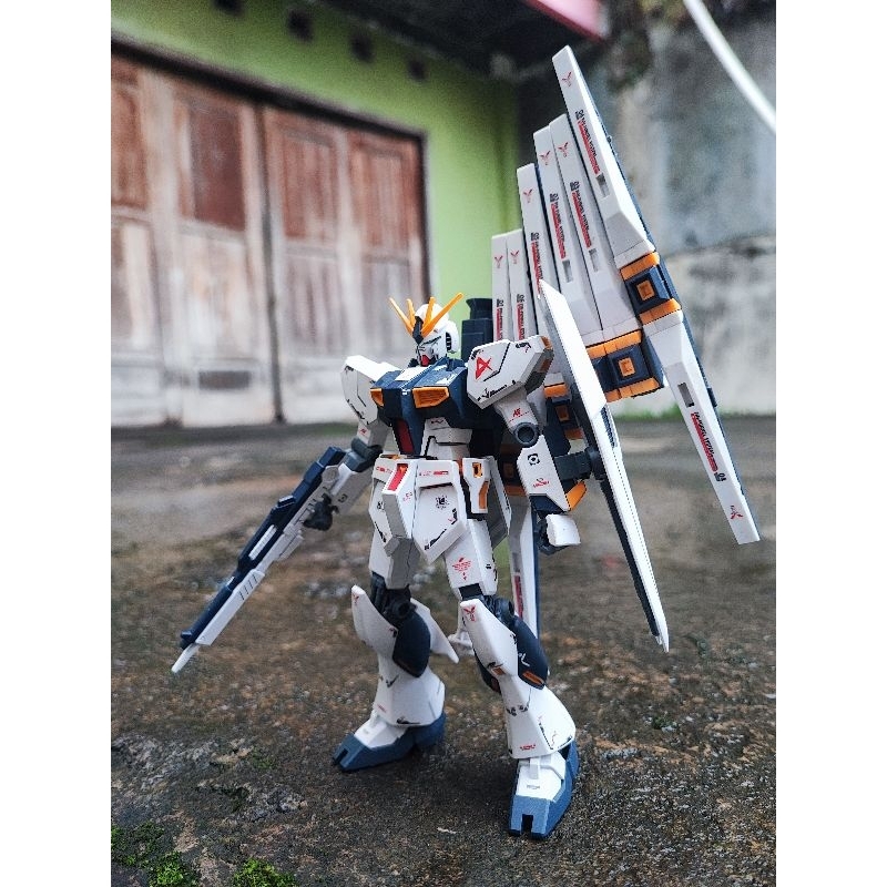 EG Nu Gundam Bandai + Bazzoka & Funnel Daban 1/144 Entry Grade