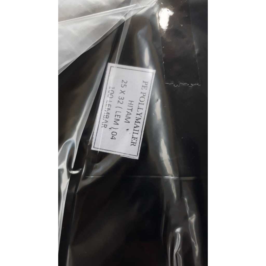 

Plastik PE Pollymailer ukuran 25x32 warna hitam dengan lem