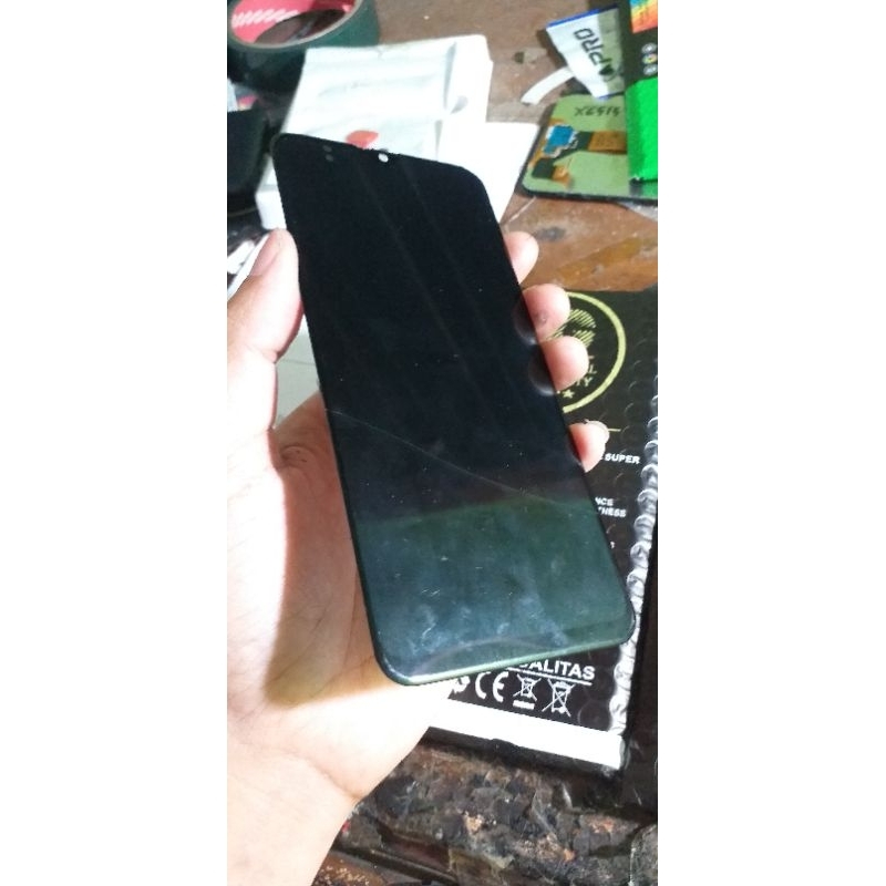 LCD touchscreen Samsung A20 original copotan minus retak serambut & cuil sedikit di dekat speaker at