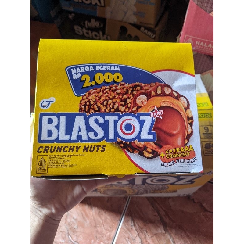 

BLASTOZ CRUNCHY NUTS/1 BOX ISI 12 PCS/WAFER CRUNCHY COKLAT