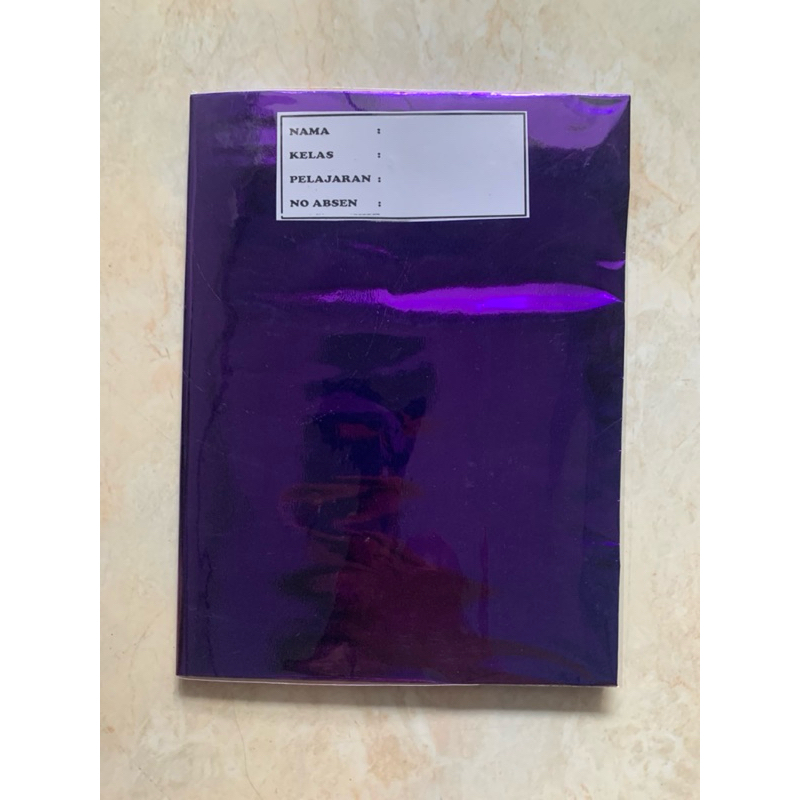 

buku tulis sudah disampul sukung warna ungu gilap dan sampul plastik