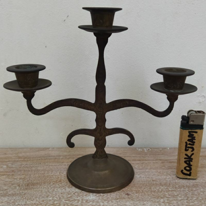 Pajangan Vintage Tempat Lilin Cabang 3 Kuningan Ukir