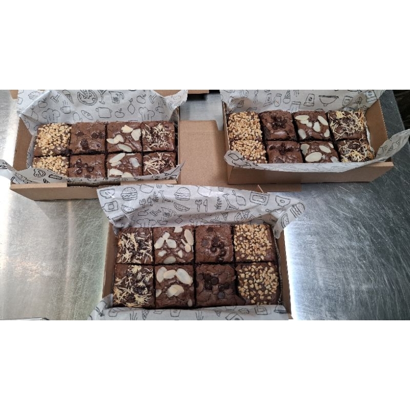 

Brownies cake premium toping bisa request fresh by order