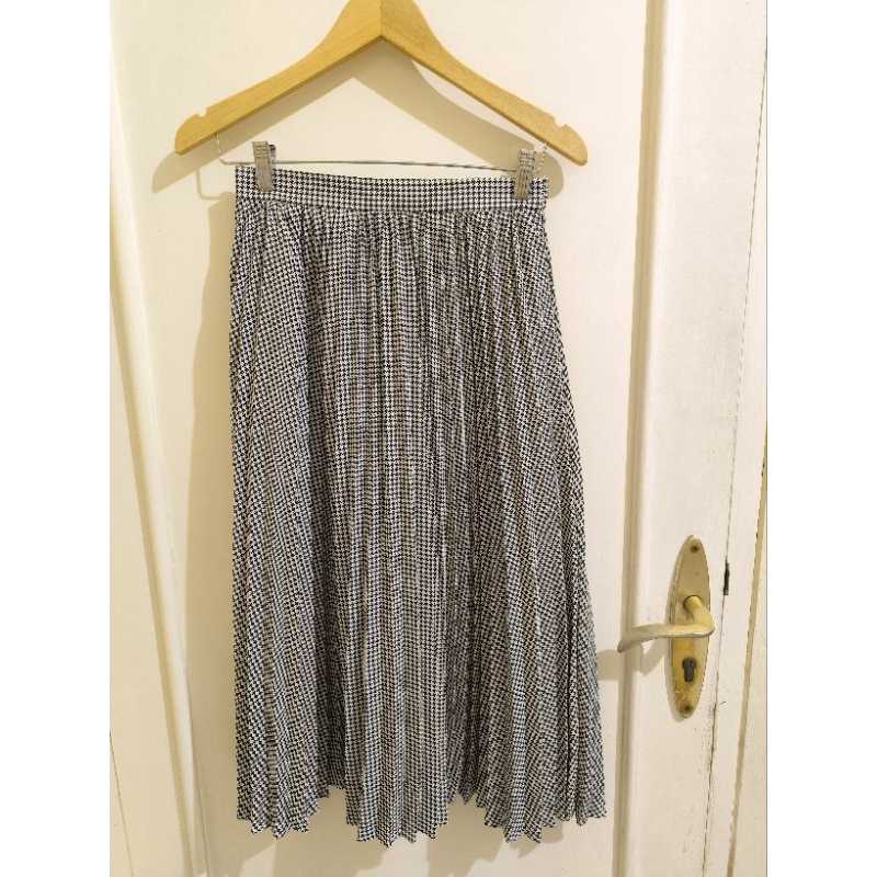 Preloved Rok Plisket HS by GU Uniqlo