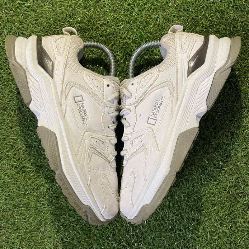 Sepatu Running National Geographic (Size 40)