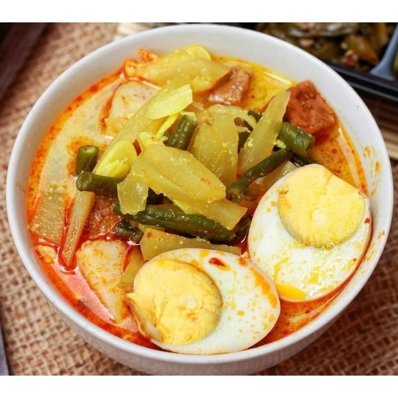 

Lontong sayur telur Dan semur tahu