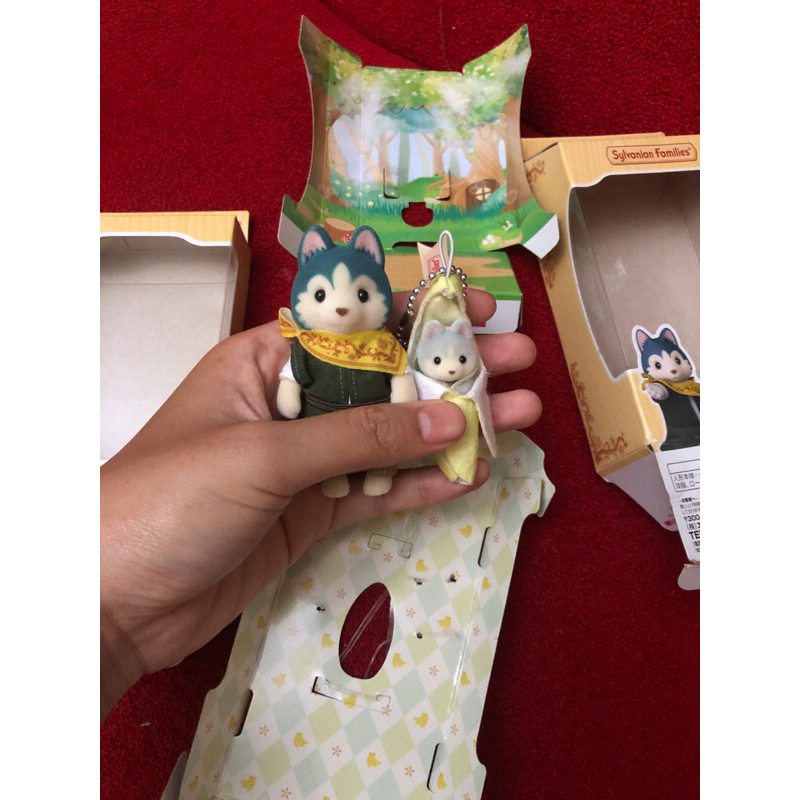 sylvanian families husky brother bruce, husky banana keychain
