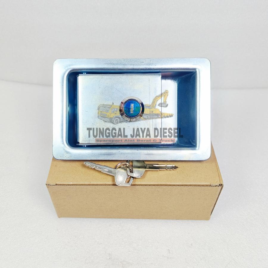 TUTUP KUNCI PINTU POMPA HIDROLIK SK200 DOOR LOCK POMPA SK200-8 KOBELCO
