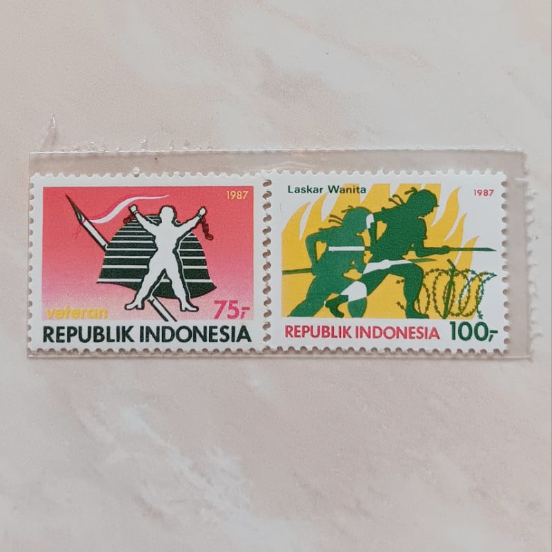 

(OG) Perangko Indonesia 1987 Kenangan Revolusi Fisik '45 Set Lengkap 2 pcs Mint
