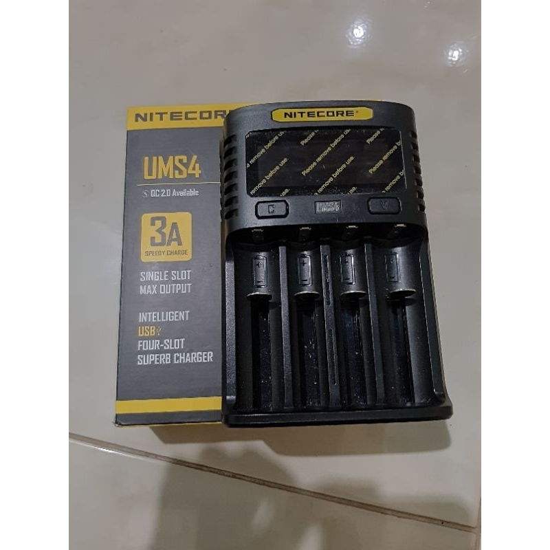 Charger baterai Nitecore UMS4 second cuma dipakai sebentar nominus