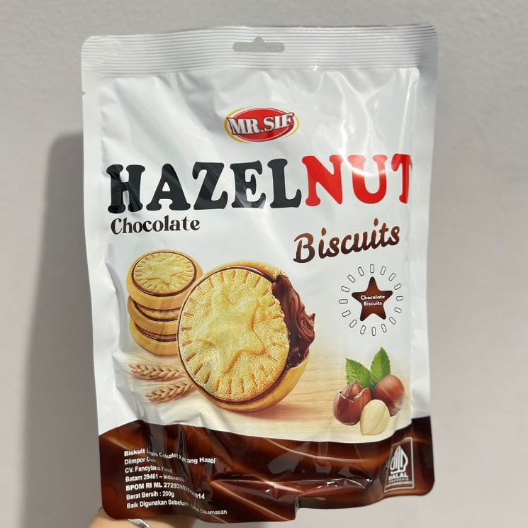 

Cemilan Biskuit Coklat | MR SIF HAZELNUT BISCUIT | 200g | ISI 20 PCS | COKLAT LUMER DAN ENAK