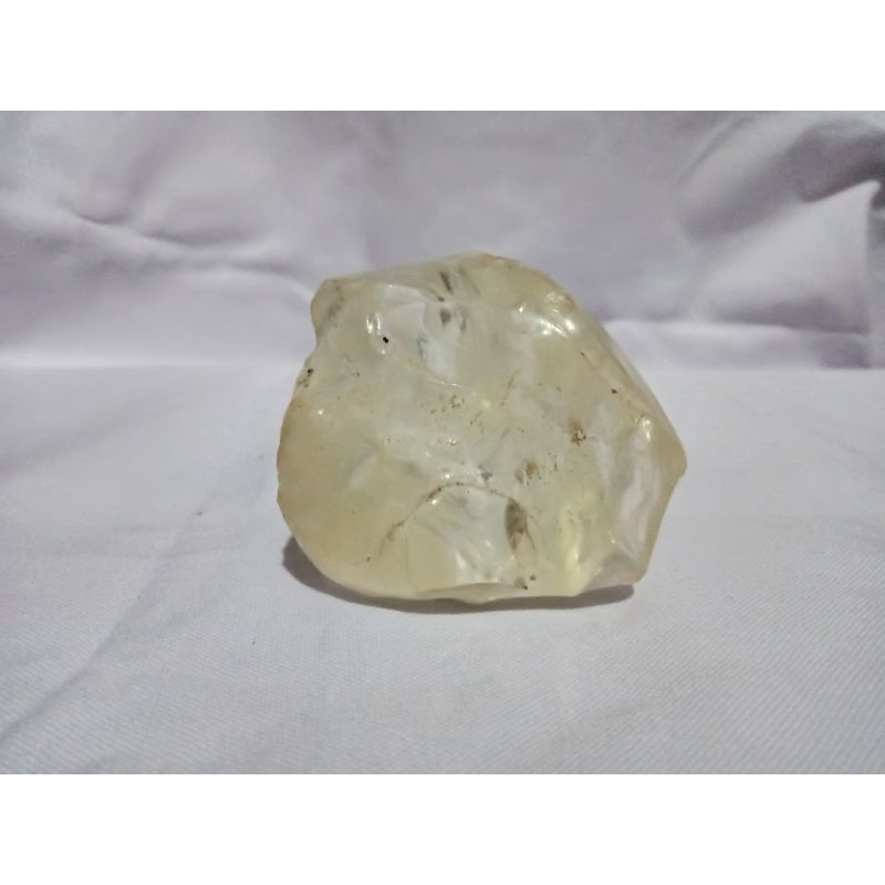 batu kristal bening seperti kaca