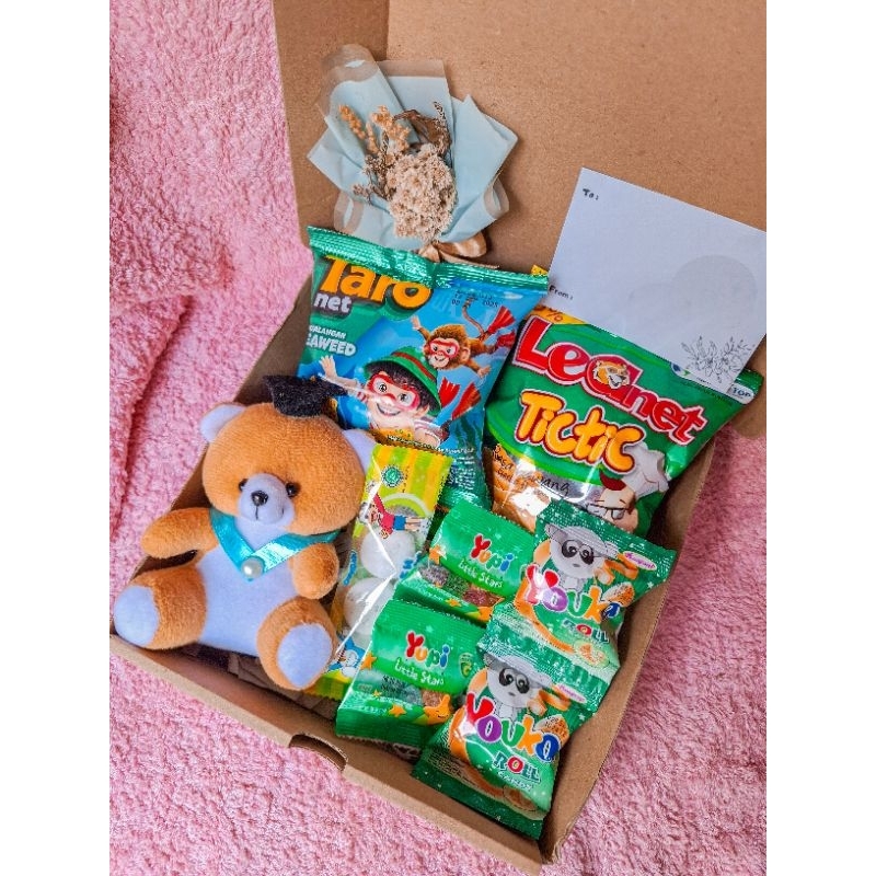 

Hadiah graduation, gift snack hampers hadiah wisuda murah