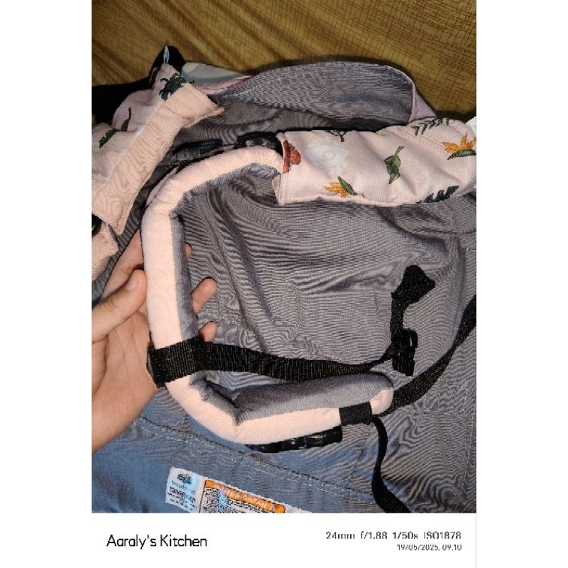 baby activa m shape gendongan flora PRELOVED