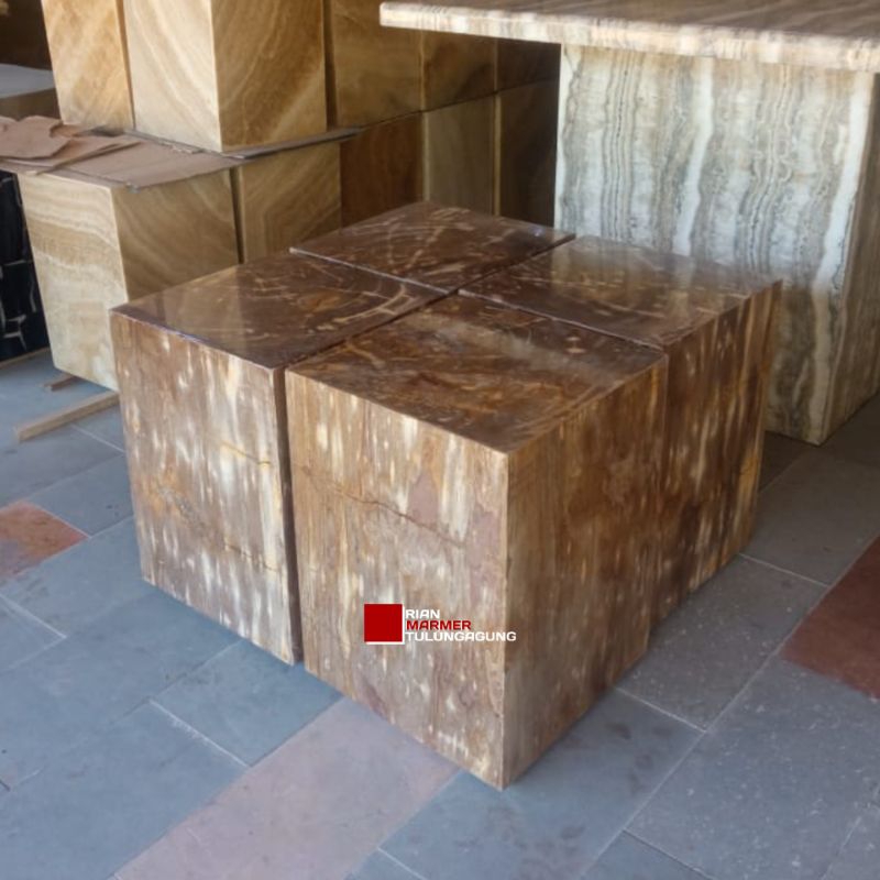 Kursi caffee model kubus batu fosil kayu coklat bermotif natural