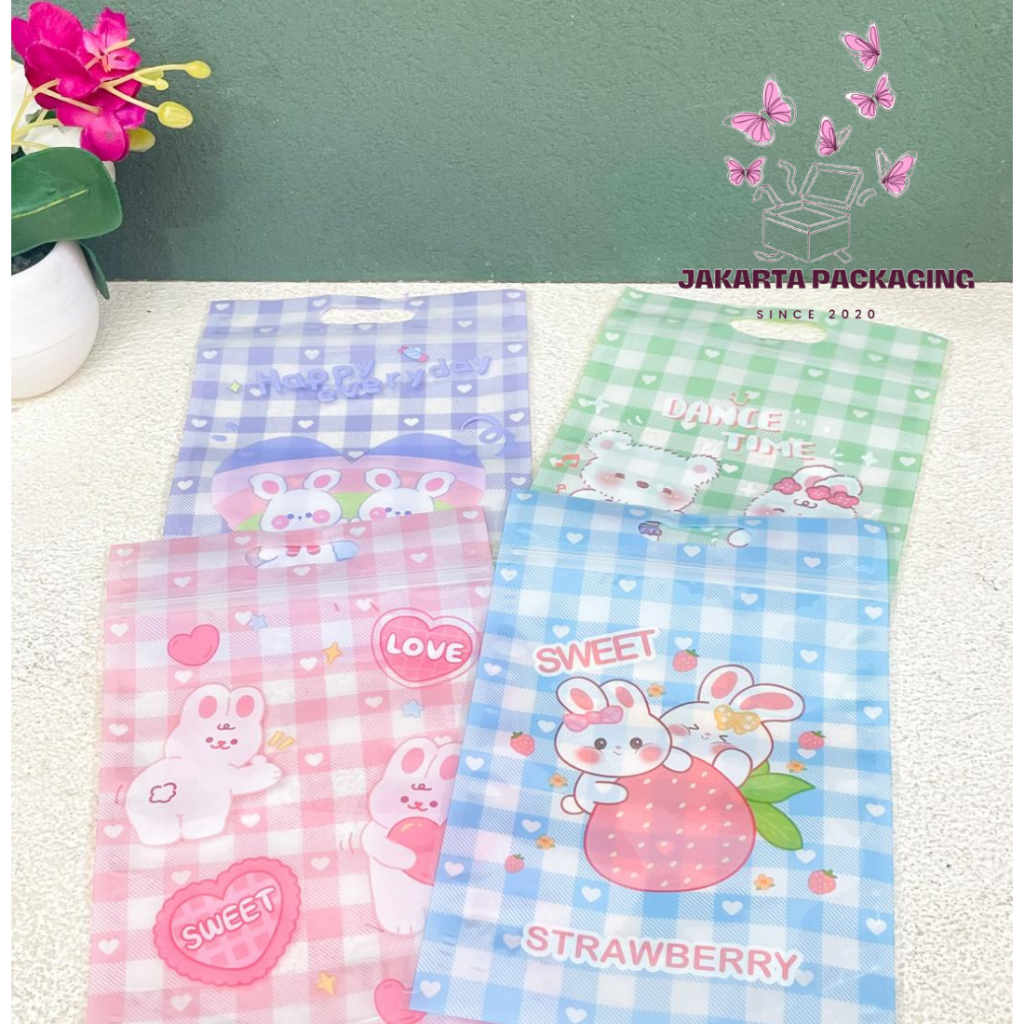 

Pouch Zipper Panjang Karakter Kelinci UK ± 24 cm x 17cm – Plastik Imut Jakartapackaging KP-1875