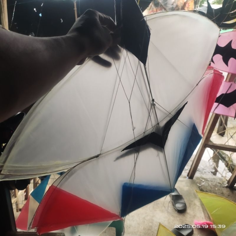 layangan papiran Motif