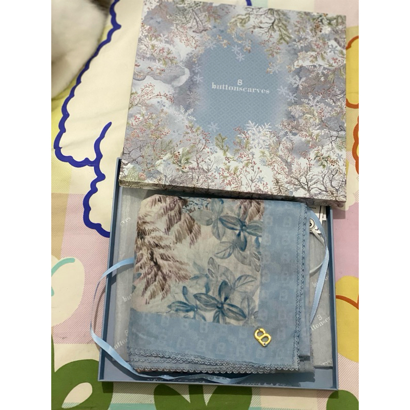 Buttonscarves Holiday XL Glacier