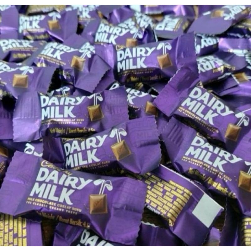 

1 bungkus Cadbury dairy milk cokelat sharebag isi 18pcs