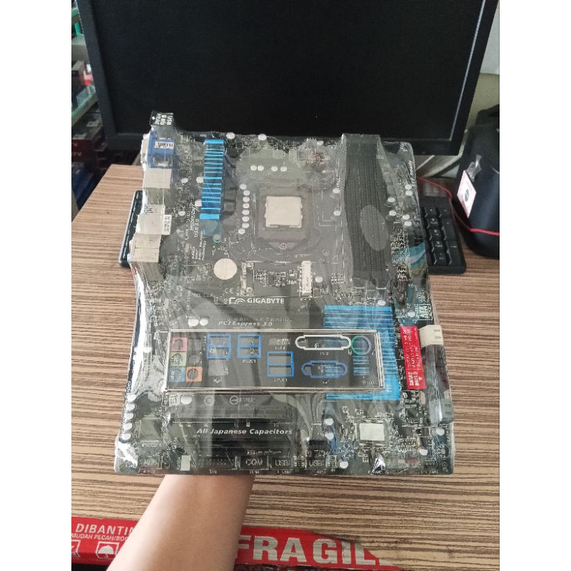 Motherboard Gigabyte Z77 + Processor Intel core i5 - 3470 Lga 1155 Like New