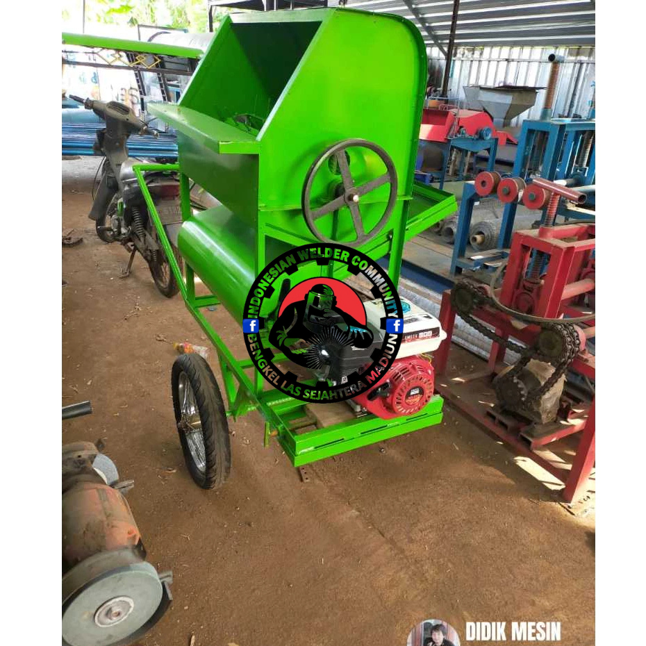 Mesin Perontok Padi Model Herek Dengan Sistem Kipas Blower Komplit Roda Kluthuk Komplit Penggerak