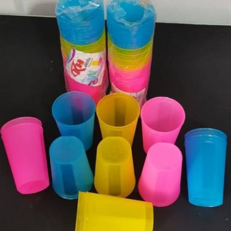 Gelas Plastik Warna Warni