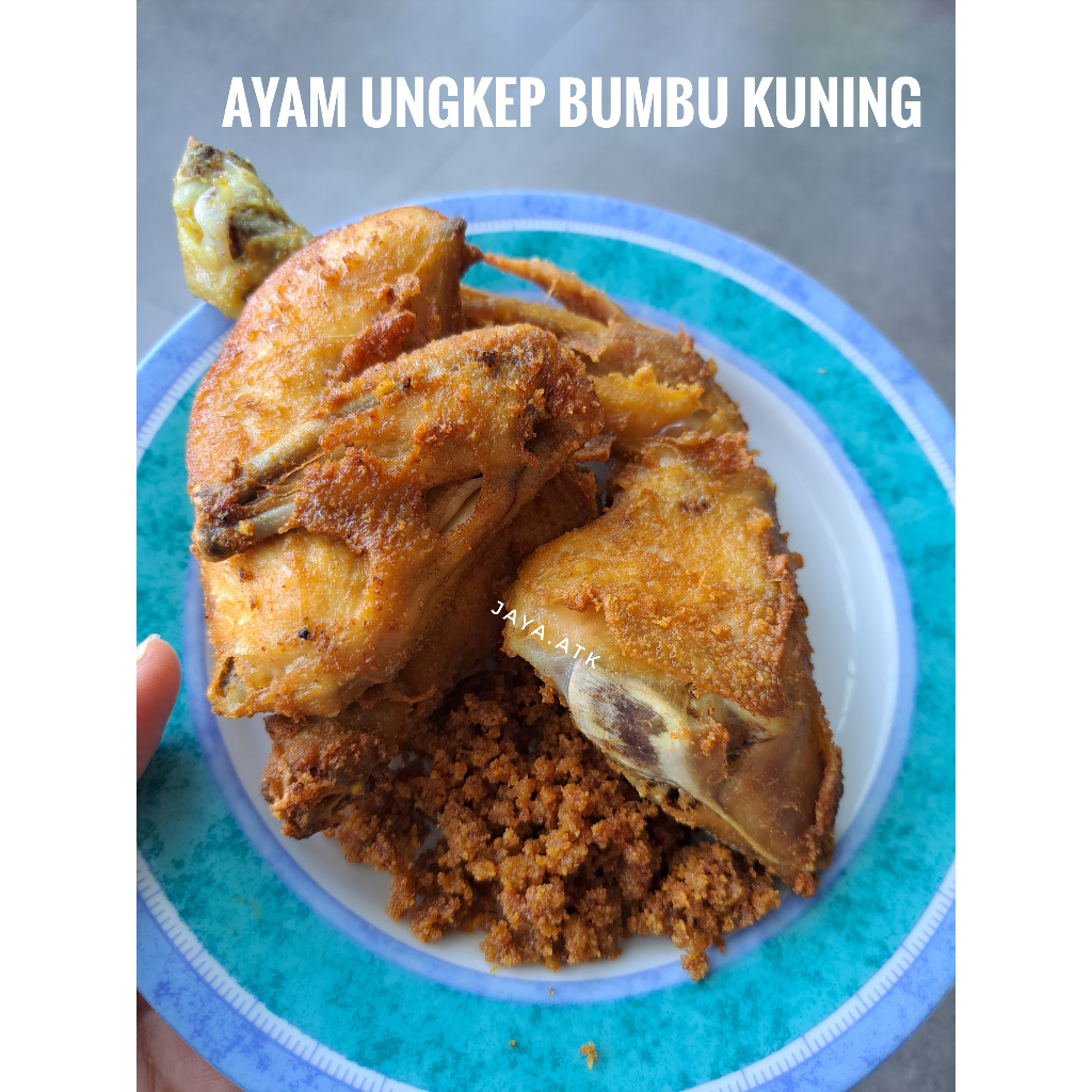 

AYAM UNGKEP GORENG BUMBU KUNING + SAMBAL TERASI KREMES BUMBU 1 EKOR, 1/2 EKOR (PEJANTAN)