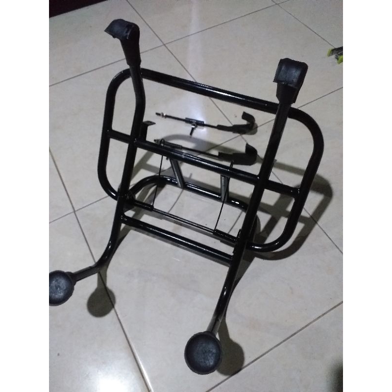 rak barang depan vespa