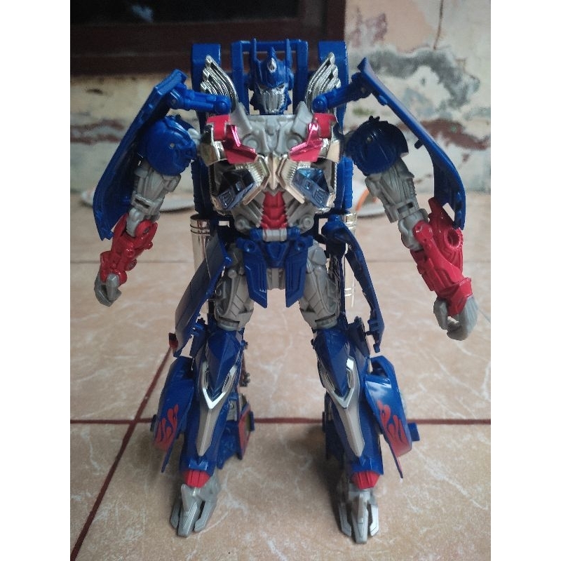 optimus prime hasbro leader class AOE