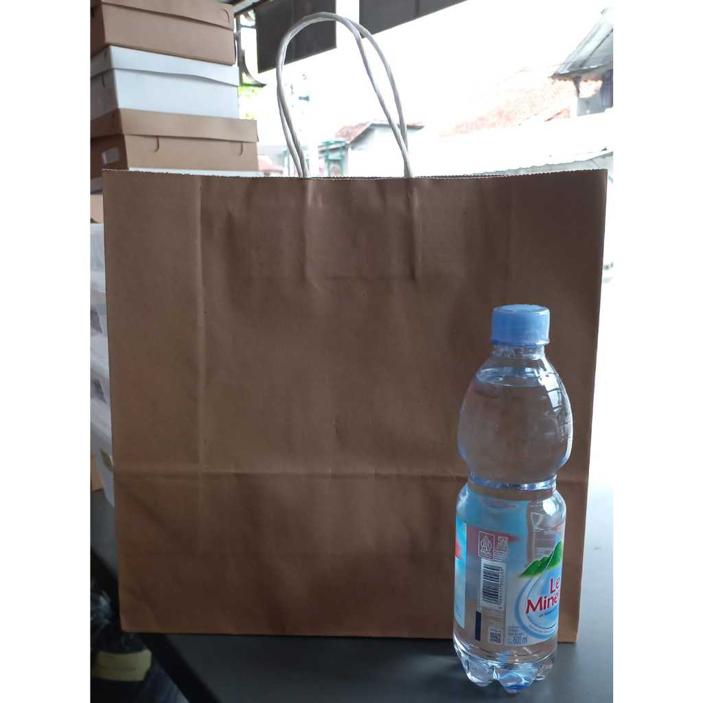 

Paperbag kraft polos tebal ukuran jumbo 33x32x12 per 10 pcs