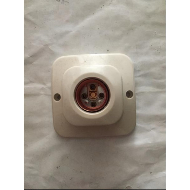 Fitting fiting Plafon Broco 1211/Fitting Lampu