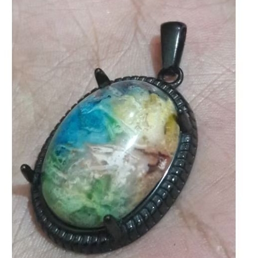 liontin batu pancawarna rubah