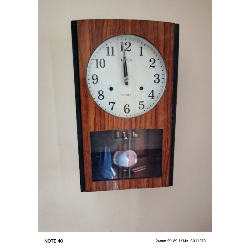 jam dinding jadul merk actus model putar