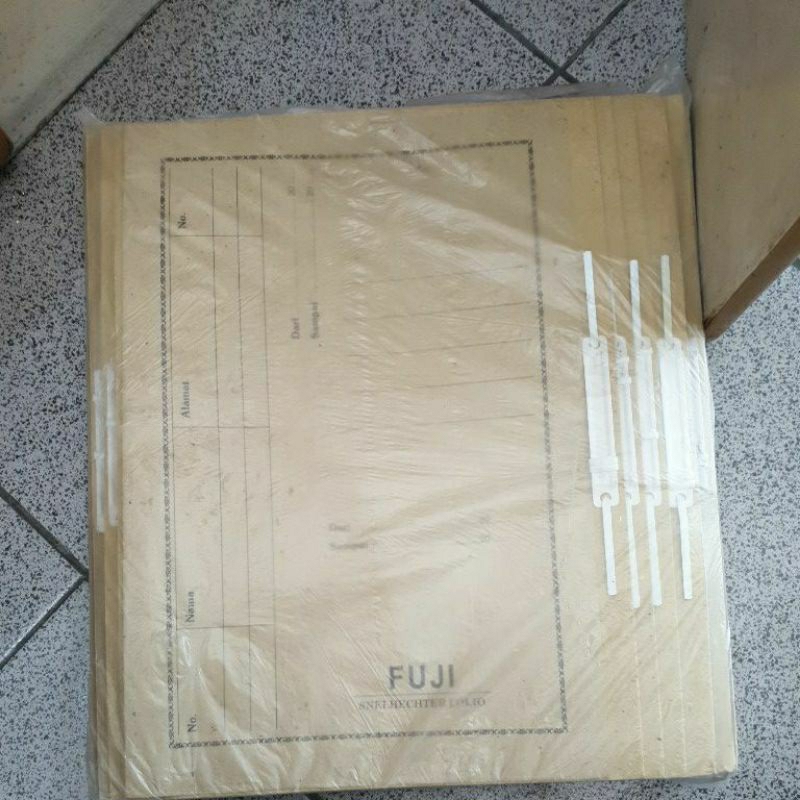 

map kertas dengan fastener
