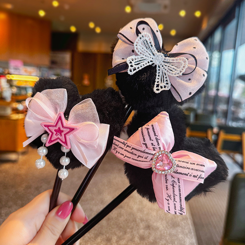 

PULPEN PENA AESTHETIC TEMA BLACK PINK BAHAN BULU IMPORT PREMIUM