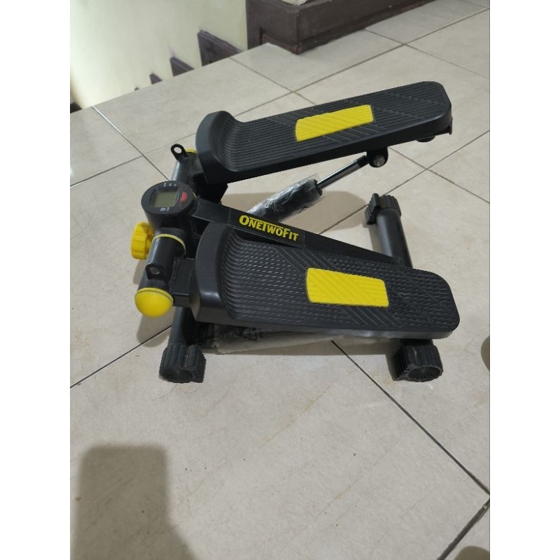 Alat Olahraga Pengencang kaki