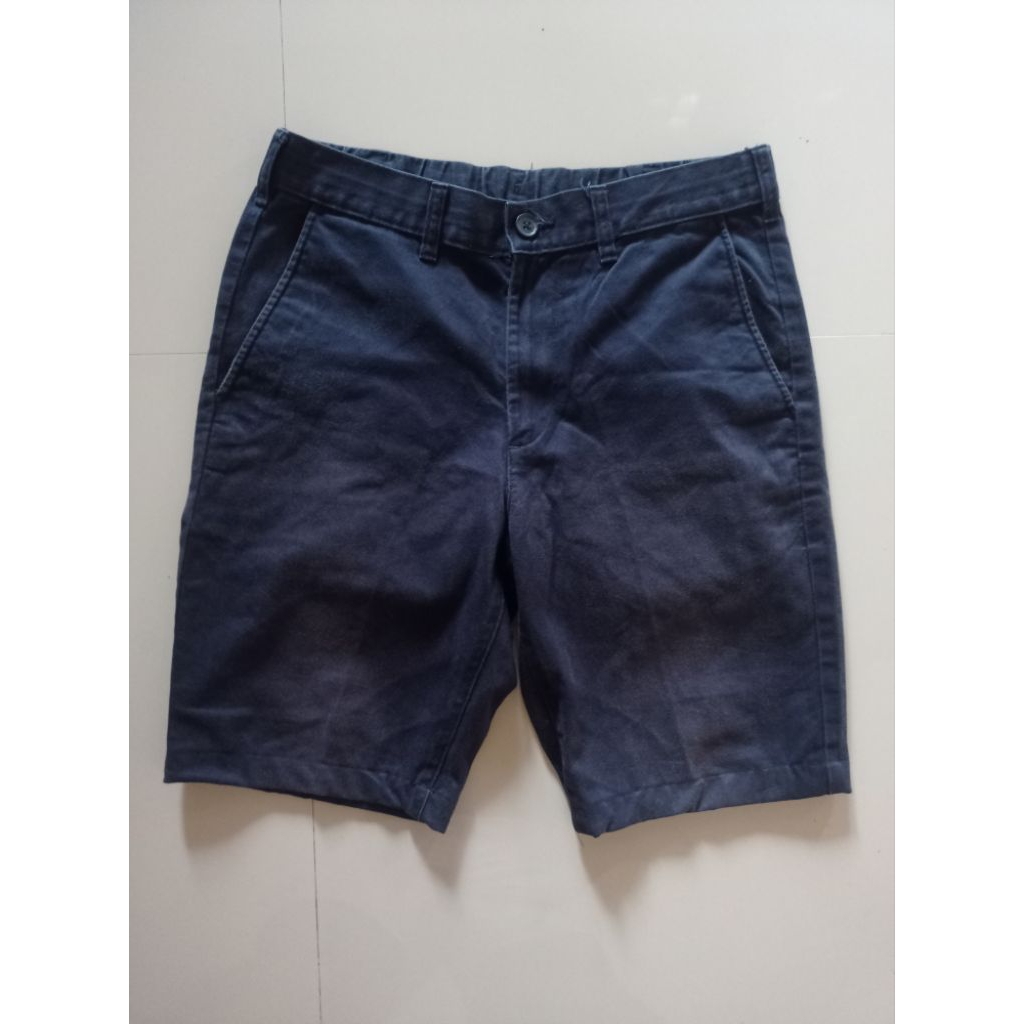 celana pendek Gu navy