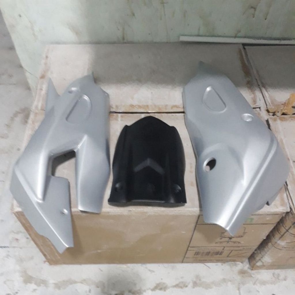 Cover arm R15 V3 & V4 model R1