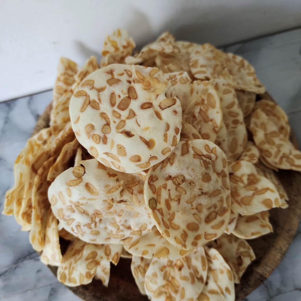 

KERIPIK TEMPE SAGU PREMIUM CRISPY RENYAH GURIH ANEKA RASA
