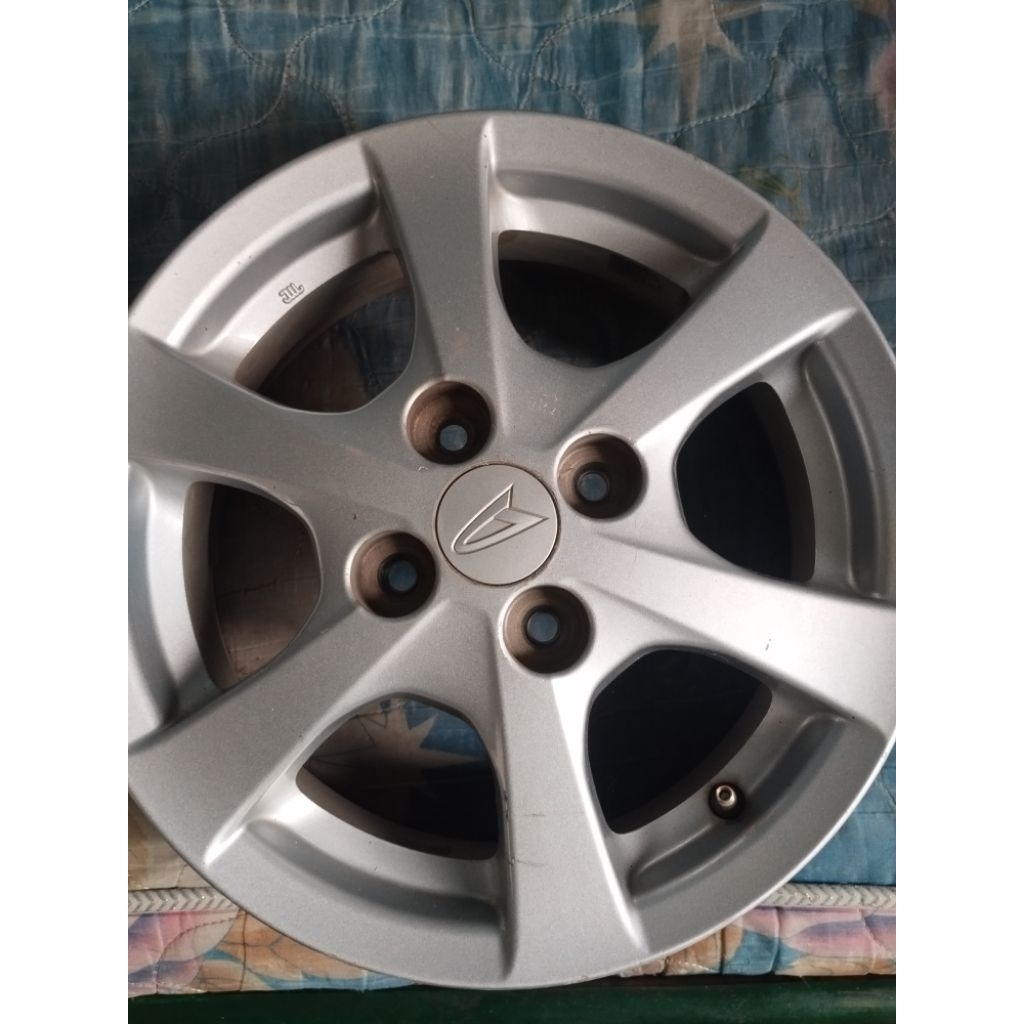 Velg mobil ayla R14