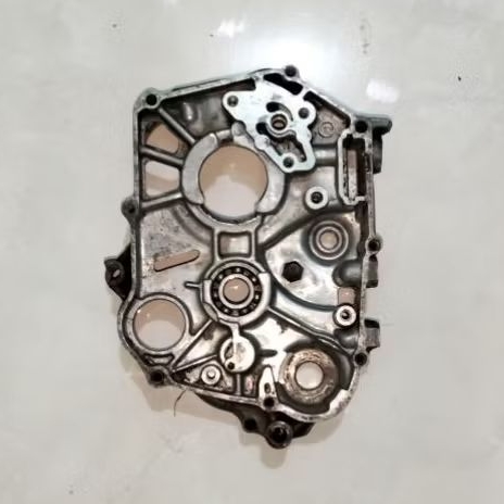 Rengkes crencase kanan mesin honda Astrea 800