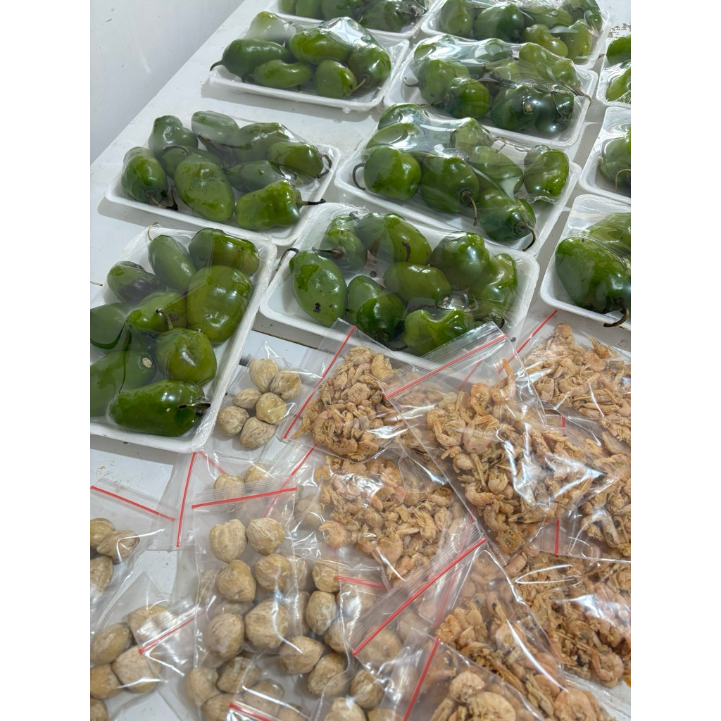 

cabe gendot , ebi kering dan kemiri