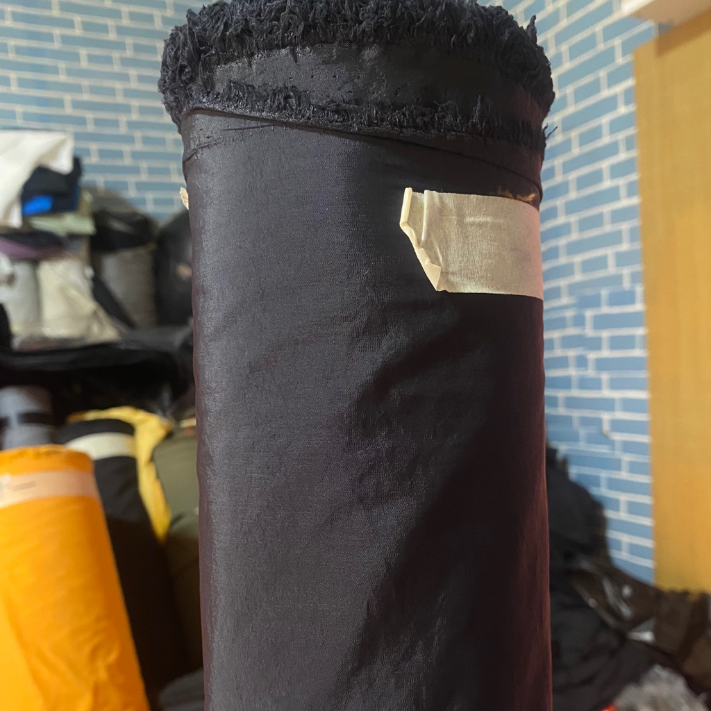KAIN NYLON PARASUT CRINKLE WARNA-HITAM KRINGKEL KUSUT WATERFROOP