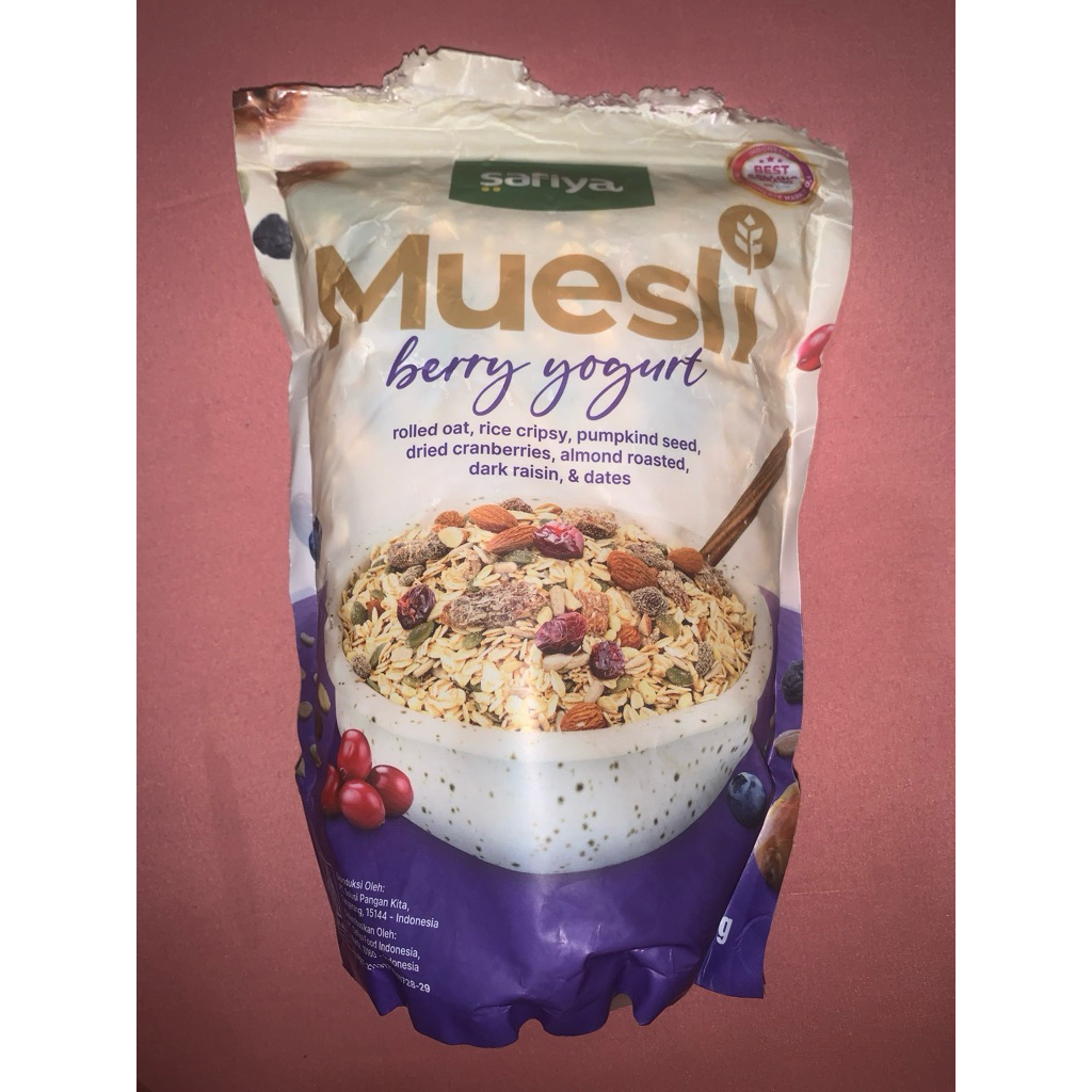 

muesli berry yogurt