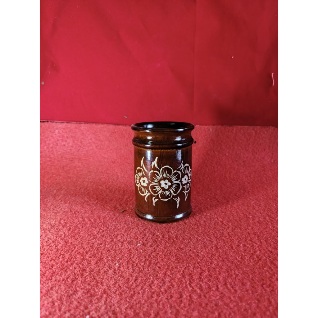 

Tempat pensil estetik murah terbuat dari kayu jati ukiran