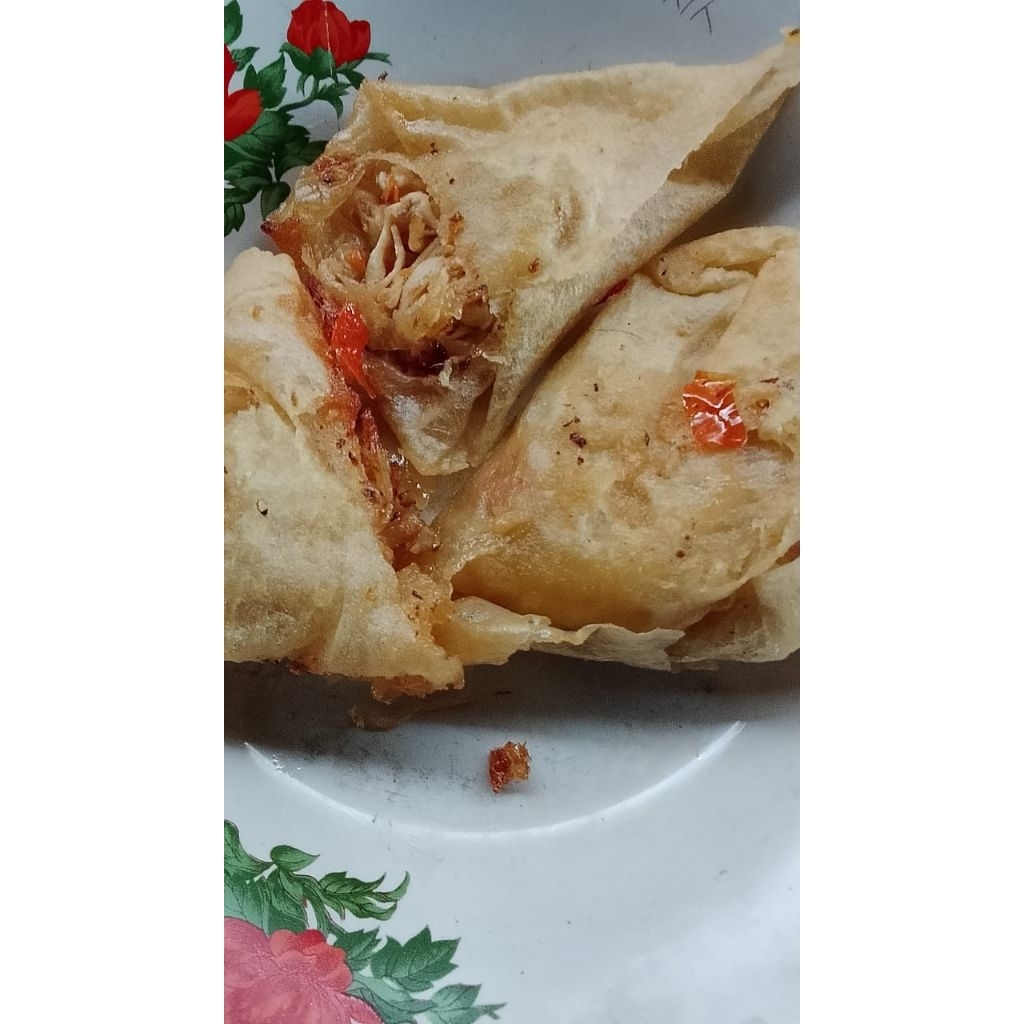 

frozen lumpia isi ayam suir pedas