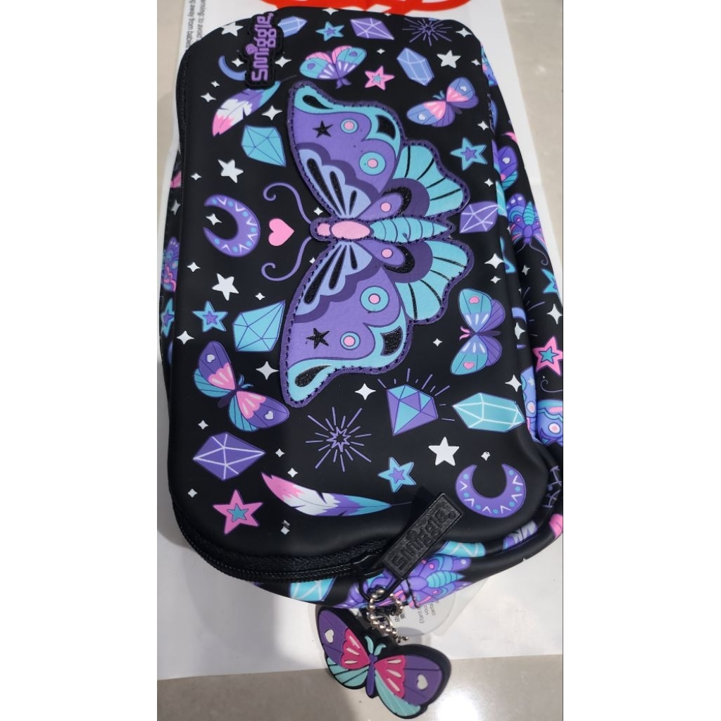 

Pencil Case Smiggle Girl