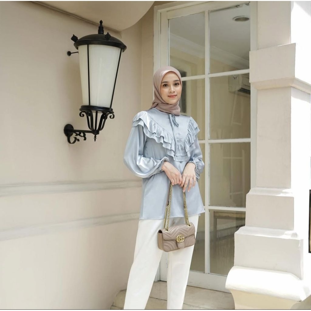 Preloved Lily Blouse Vanilla Hijab