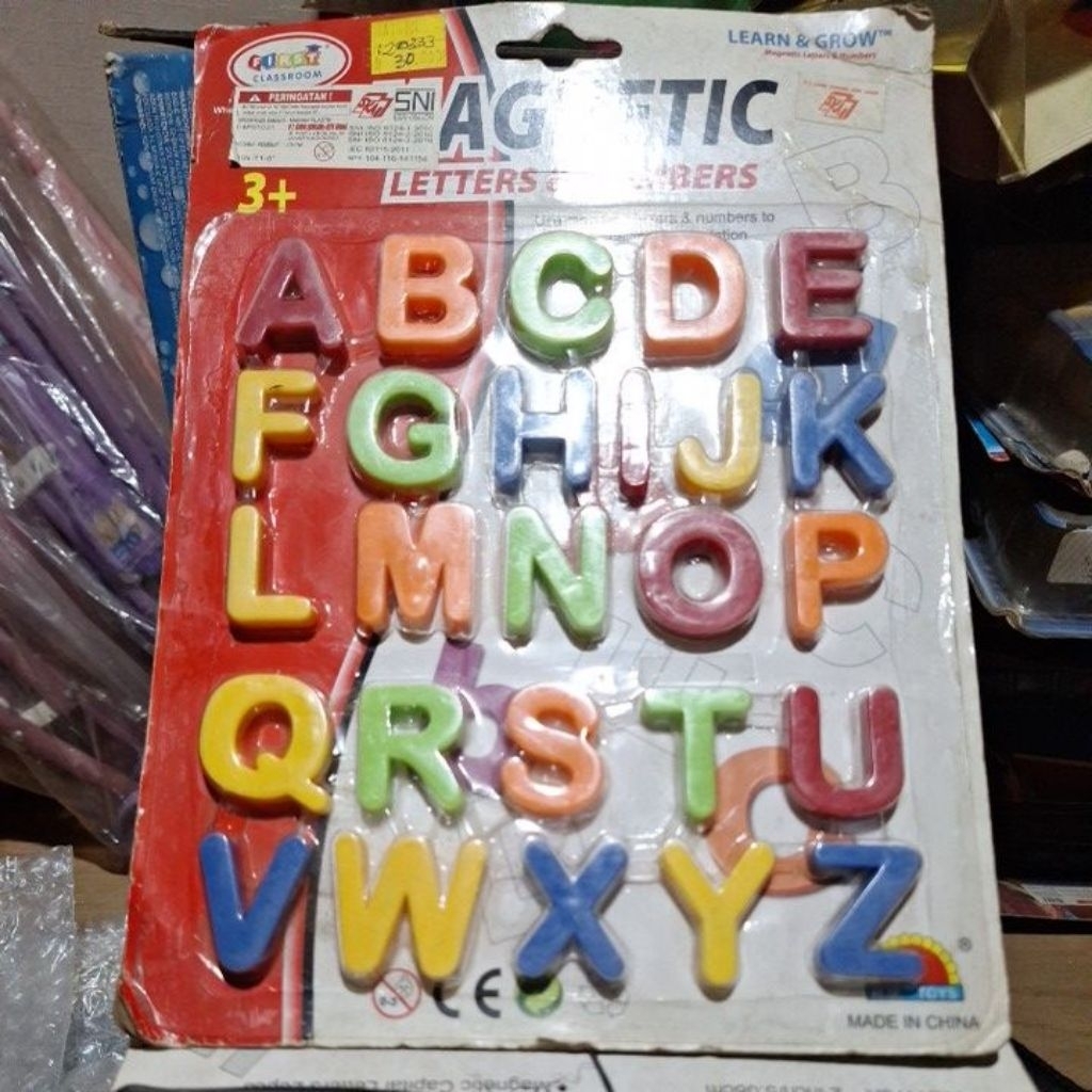MAINAN MAGNETIC LETTERS/MAGNET ABJAD